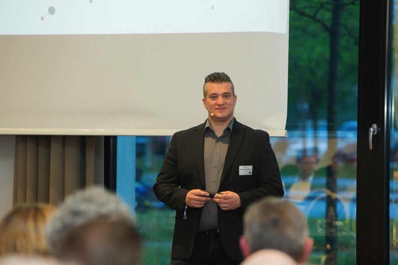 /images/slider-imgs-xs/087_Foto Loeffler_Weconact.jpg